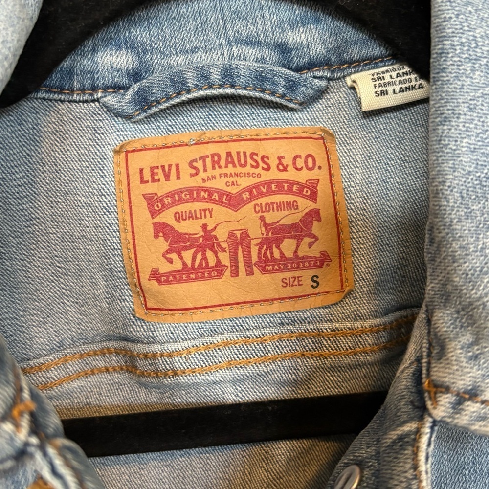 Levi’s Women’s Blue Jean Trucker Jacket - size S - Picture 2 of 7